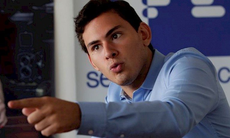 Juan Diego Vásquez increpó a Roberto Ábrego en la Comisión de Credenciales de la Asamblea Nacional. Foto: Panamá América.