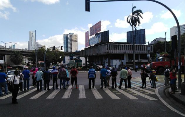 Jubilados cerraron en la plaza 5 de Mayo.