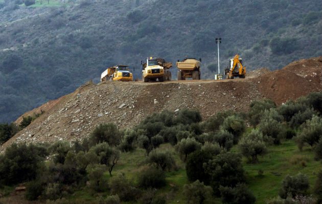 García reconoció que este nuevo plazo "se aleja un poco" del previsto inicialmente, al haberse hallado un estrato rocoso de pizarra en las excavaciones, lo que "ralentiza" los movimientos de tierra.