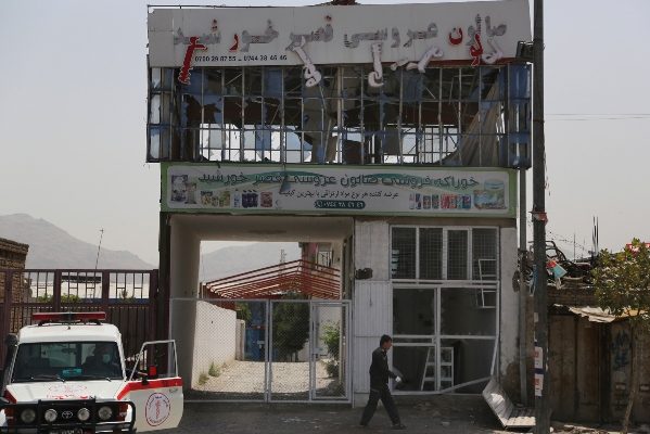 Los talibanes reivindicaron el atentado en un comunicado en el que informaron de que su objetivo fue la "estación de Policía y el centro de reclutamiento adyacente". FOTO/AP