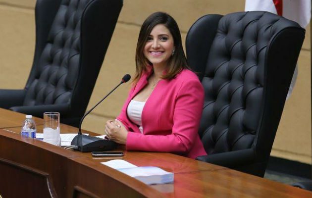 "Tengo salones de belleza y salas de cumpelaños, no dependo de la política", Katllen Levy. Foto: Panamá América.