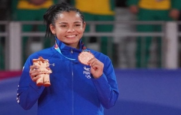 Kristine Jiménez con bronce.. Foto: Cop