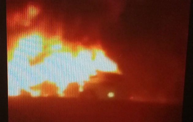 La candela fue destruyendo poco a poco el vehículo. @TraficoCPanama.