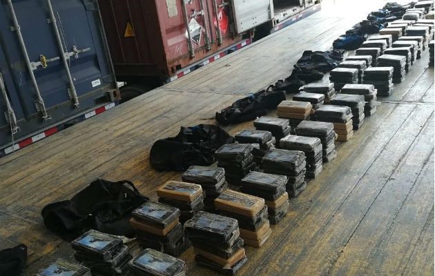 En las maletas había unos 300 paquetes de droga. Foto: Diómedes Sánchez. 