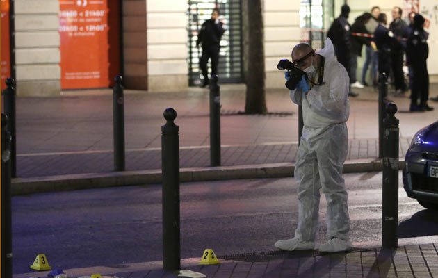  el digital "La Marseillaise" informó que dos personas resultaron heridas levemente por las balas de la policía. FOTO/AP