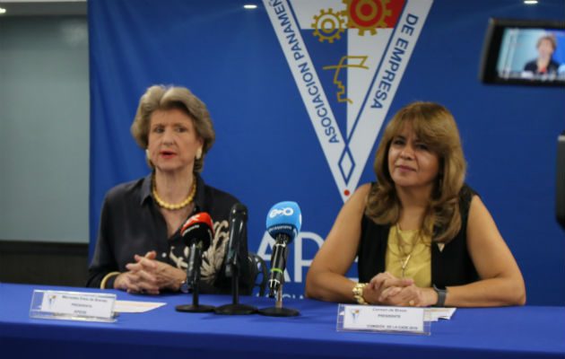 Mercedes Eleta de Brenes, presidente de APEDE dijo que este documento tiene un valor incalculable para la vida nacional.Foto/Apede