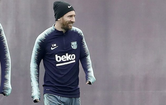 Messi  instó a los aficionados a respaldar a las chicas.