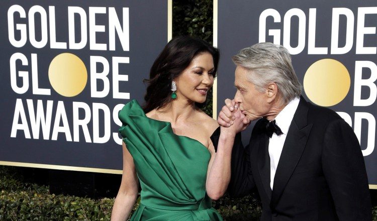 Michael Douglas y su esposa Catheryn Zeta-Jones tienen 18 años de feliz matrimonio. EFE