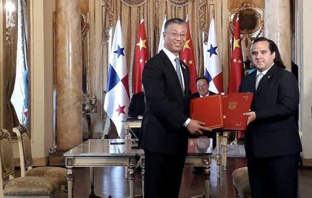 También se suscribieron acuerdos para exportación de piñas, cobia y barillete negro