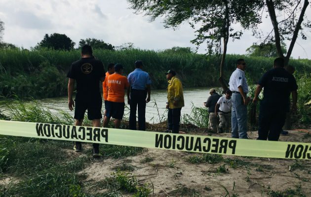 Autoridades mexicanas en el lugar de la tragedia. Foto: AP.
