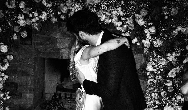 Miley Cyrus y su esposo.