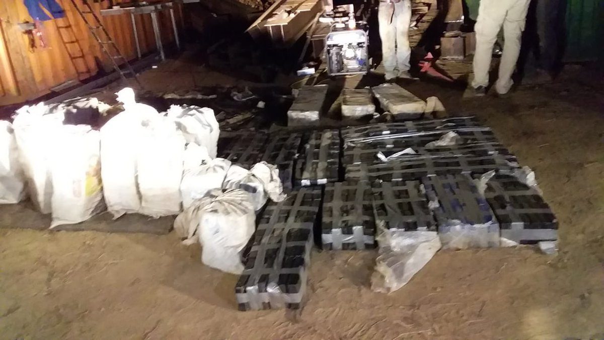 La Fiscalía de Drogas del Ministerio Público junto a la Policía Nacional decomisaron este fin de semana paquetes de sustancia ilícita y un auto valorado en 100 mil dólares.