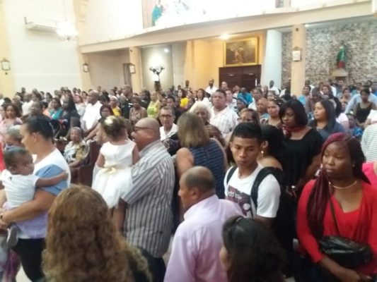 En esta misa participaron, los candidatos electos e incluso, los que perdieron en las pasadas elecciones, quienes se unieron en esta celebración religiosa. Foto/Diómedes Sánchez