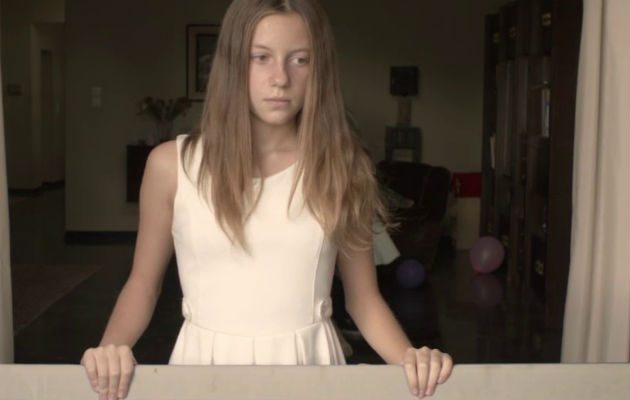 Personaje de "Miss Violence", que es parte de la Retrospectiva de cine griego en el Cine universitario. Hoy, gratis. Incesto, bajas pasiones, insensibilidad, crueldad y todo tipo de abuso eran el pan de cada día para ella y su familia.  Foto: Cortesía.