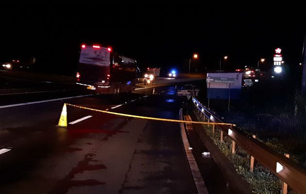 El accidente fue en el retorno de la entrada de La Peña, distrito de Santiago. Foto: Melquíades Vásquez.