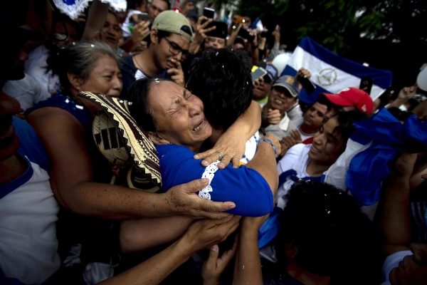 Un ambiente de fiesta y denuncias predominó en Nicaragua, donde decenas de "presos políticos" fueron liberados bajo la polémica Ley de Amnistía, aprobada con urgencia el fin de semana por el Legislativo. FOTO/EFE