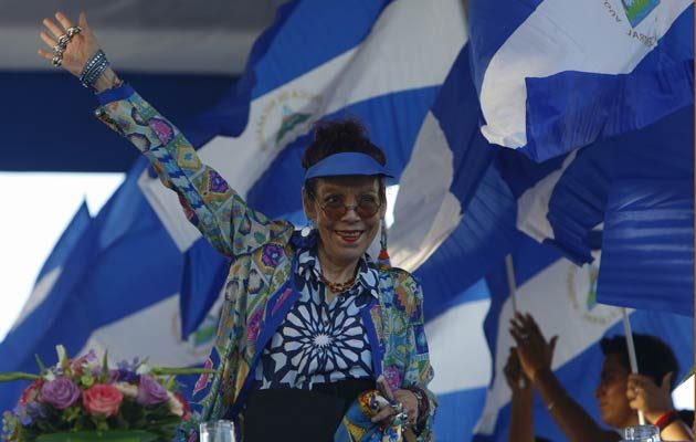 Las sanciones, impuestas a Rosario Murillo, por orden ejecutiva del presidente estadounidense, Donald Trump, implican el bloqueo de cualquier "propiedad o intereses en propiedades" de Murillo o Moncada que estén en manos de un estadounidense o bajo jurisdicción estadounidense. FOTO/EFE