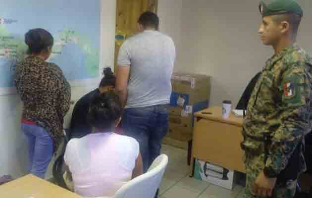 Ninguna de las personas tenía n pasaporte al momento de burlar el control fronterizo.