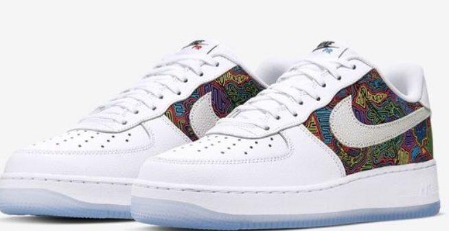 Zapatilla Nike con diseño de molas Gunas. 