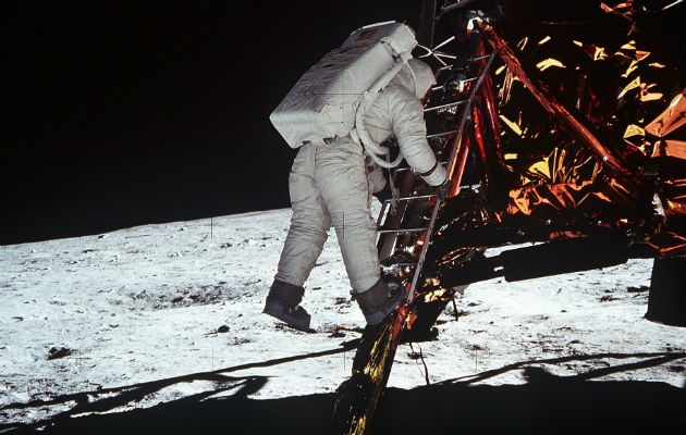 Trump destacó que su país ha "liderado la búsqueda de la humanidad hacia la gran incógnita" y consideró que el aterrizaje lunar del Apolo 11 "fue una demostración espectacular de la destreza técnica y el liderazgo espacial" de Estados Unidos.