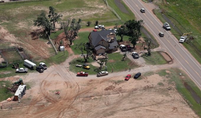 También se enfrentaron a varios tornados. FOTO/AP