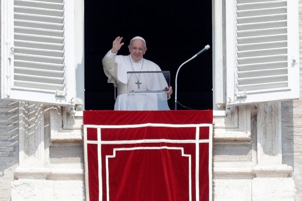 Francisco, quien es originario de Argentina, declaró ante los congregados en la Plaza de San Pedro que “todos estamos preocupados” por los incendios. Añadió que la Amazonía es “el pulmón de nuestro planeta”. FOTO/AP
