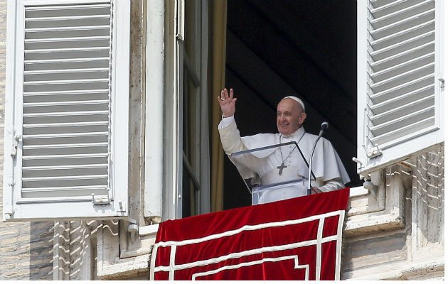 "Hubo una bajada de electricidad y me he quedado atrapado en el ascensor. Después vinieron los bomberos y tras 25 minutos de trabajo pude salir. Un aplauso a los bomberos", dijo Francisco.