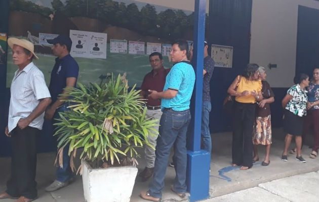 Hasta las 10 de la mañana la participación no sobrepasó el 25%.