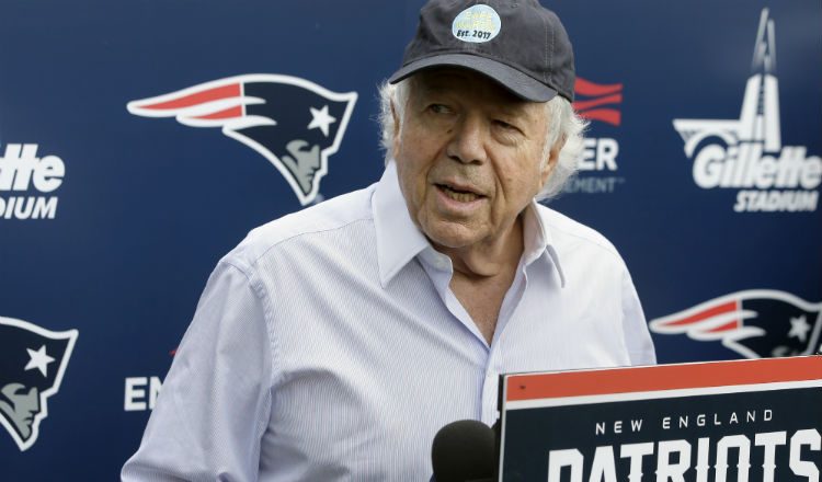 Robert Kraft es el dueño de los Patriotas. Foto:AP
