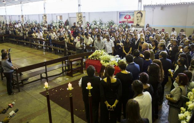 Tras el responso que cerró el velorio, que se realizó desde el atardecer del miércoles en la "Casa del Pueblo", la sede central del PAP.