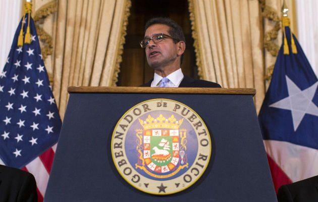 Pedro Pierluisi en su primera rueda de prensa como Gobernador. Foto: AP.