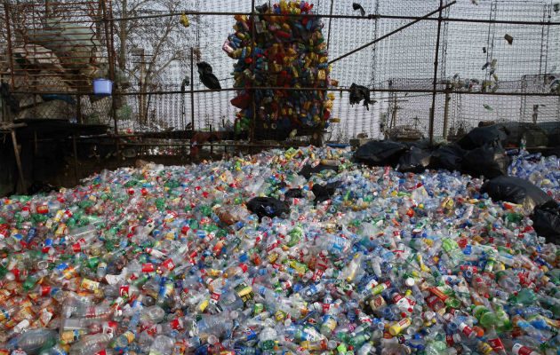 Reciclaje de plástico en China. Foto/ AP