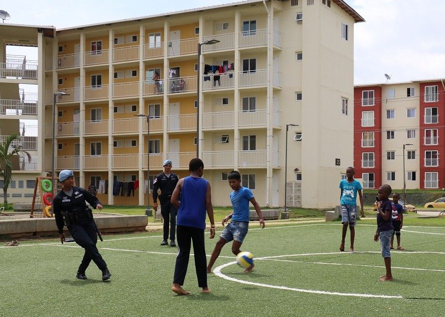 La Policía Nacional mantiene un trabajo comunitario con la juventud a través del deporte. Foto Cortesía