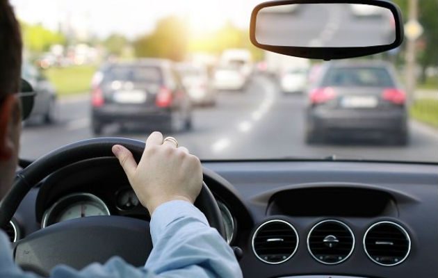 A las autoridades les aparece un semáforo rojo si incumple o verde si está al día