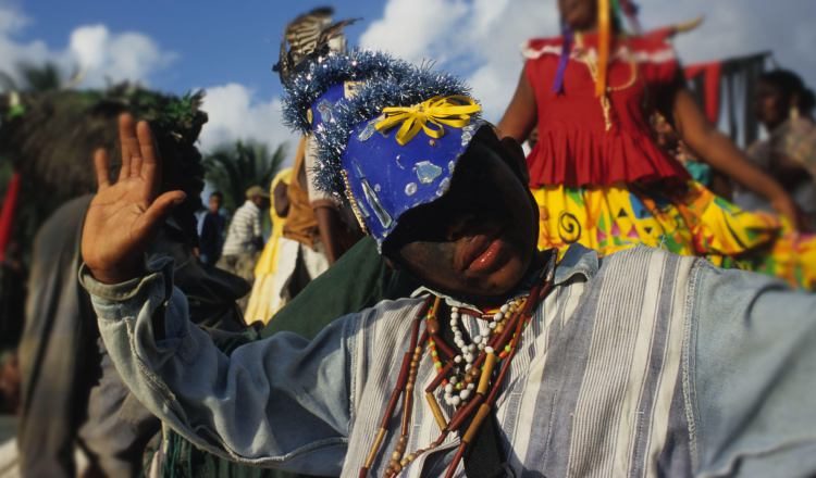 El Festival de diablos y congos se desarrolla en un escenario frente a la plaza de la comunidad de Portobelo. ATP