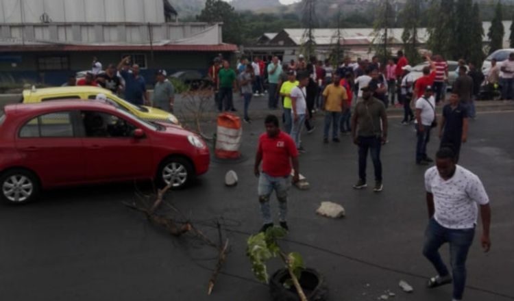 Los cierres de calles se han dado en piqueras de "piratas". Foto de Panamá América