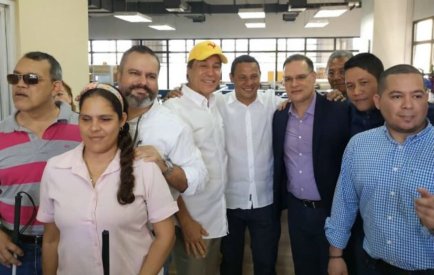 Altos directivos del PRD y Molirena en el Tribunal Electoral. Foto: Cortesía