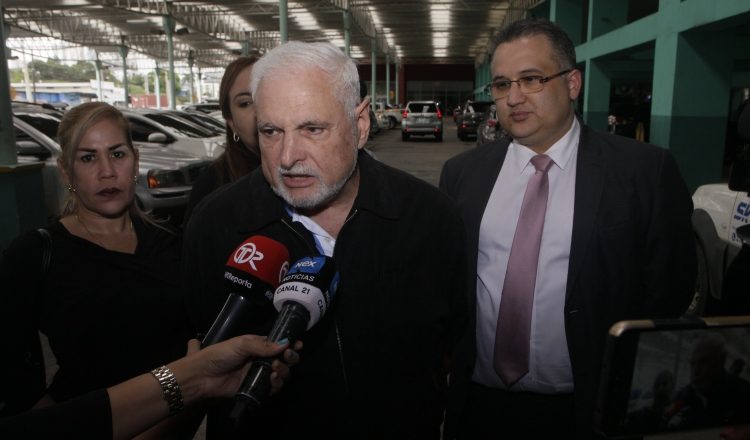 Ricardo Martinelli acudió al SPA ayer en compañía de algunos de sus abogados, para  presentar  formal oposición.
