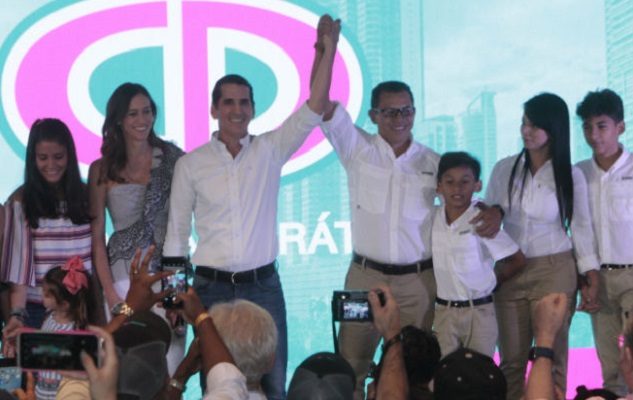 Rómulo Roux es coopartidarios de Riccardo Francolini.