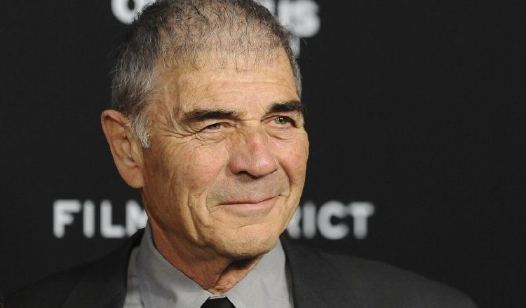 Robert Forster.