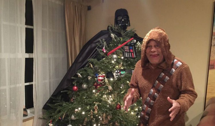 Roberto Durán con su disfraz de Chewbacca. Foto Twitter
