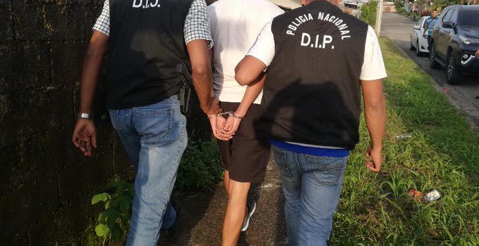 El sujeto había sido ubicado en El Chorrillo, huyó hacia Arraiján pero fue capturado. Foto: Policía Nacional.