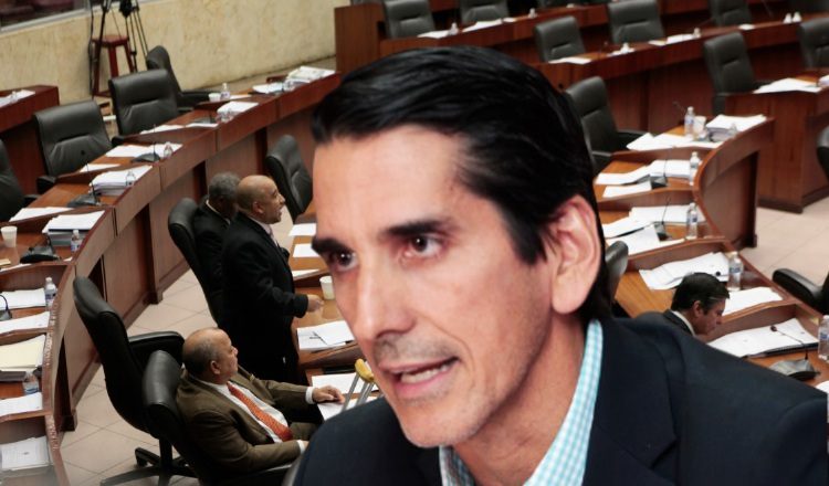 "Es una irresponsabilidad de Varela tratar de colar este tema", asegura Rómulo Roux. /Foto Archivo