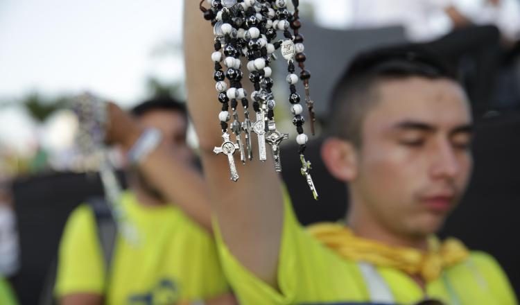 Un millón de rosarios se entregaron en la JMJ Panamá.