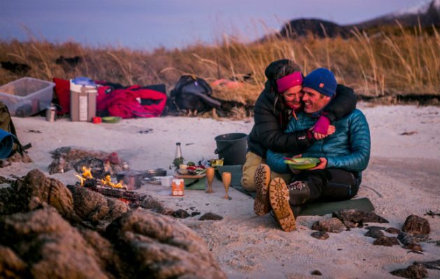 Comidas "gourmet" al aire libre en un monte de Noruega. Christian Roth Christensen