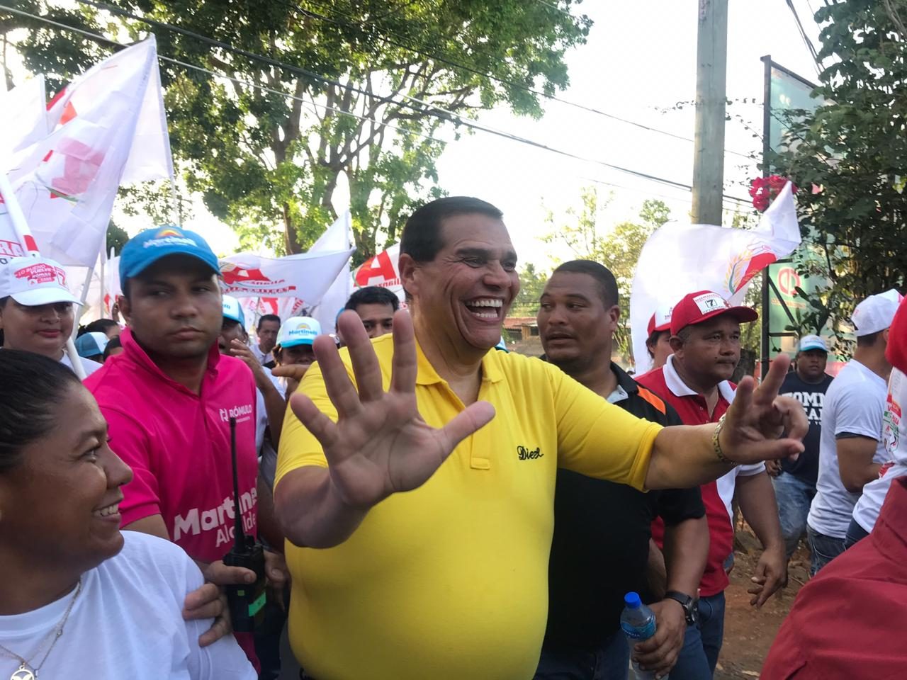 De la mano de Dios Sergio "Chello" Gálvez busca ganar la alcaldía el 5 de mayo. Foto: Cortesía.