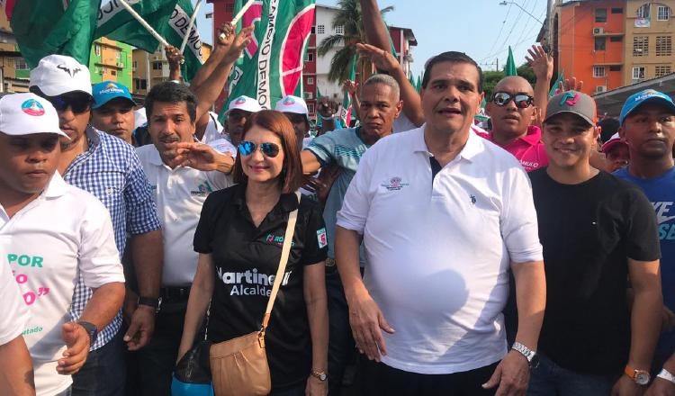 "Chello" Gálvez con Marta Linares de Martinelli.