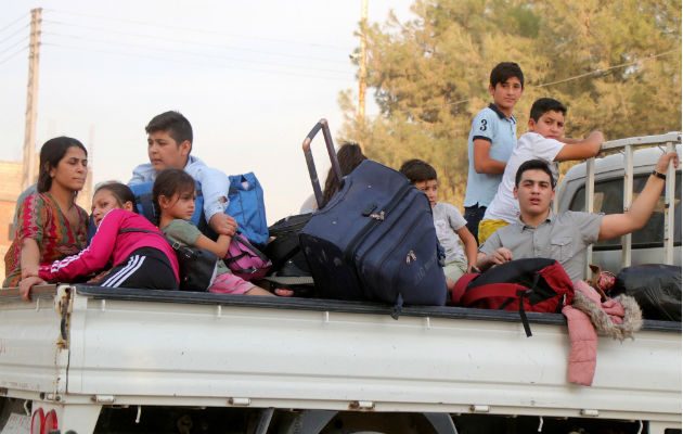Más de 60.000 personas han huido de sus hogares por miedo a las operaciones turcas en al frontera siria con Turquía. Foto: EFE.