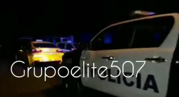 La Policía Nacional llegó al lugar donde fue abandonado el taxi, luego de recibir  una llamada telefónica al 104.