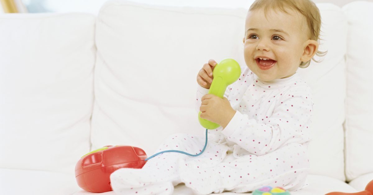 A los nenes les encantan los teléfonos. /Foto: Pixabay.